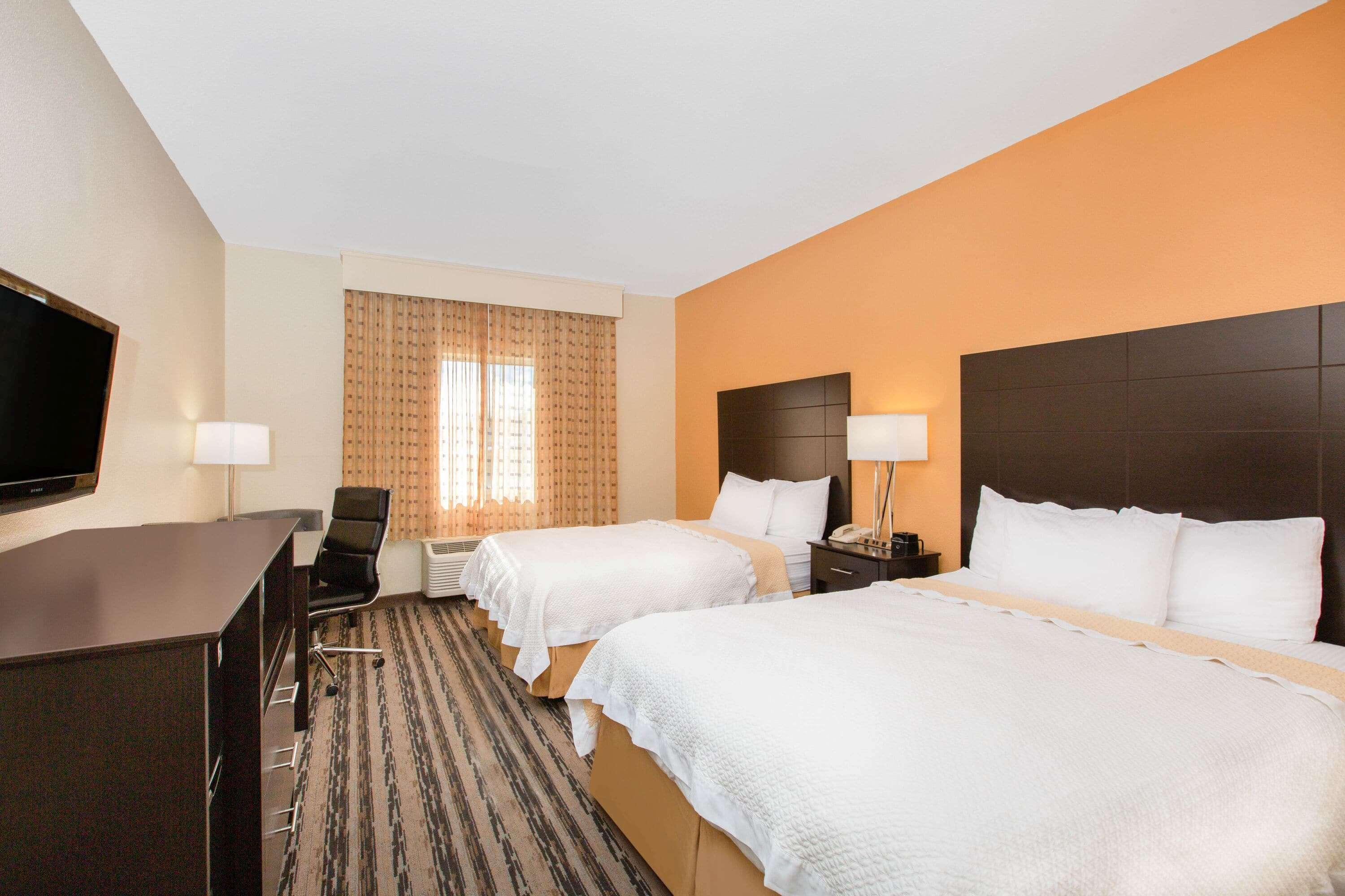 La Quinta Inn By Wyndham Lincoln Exterior photo