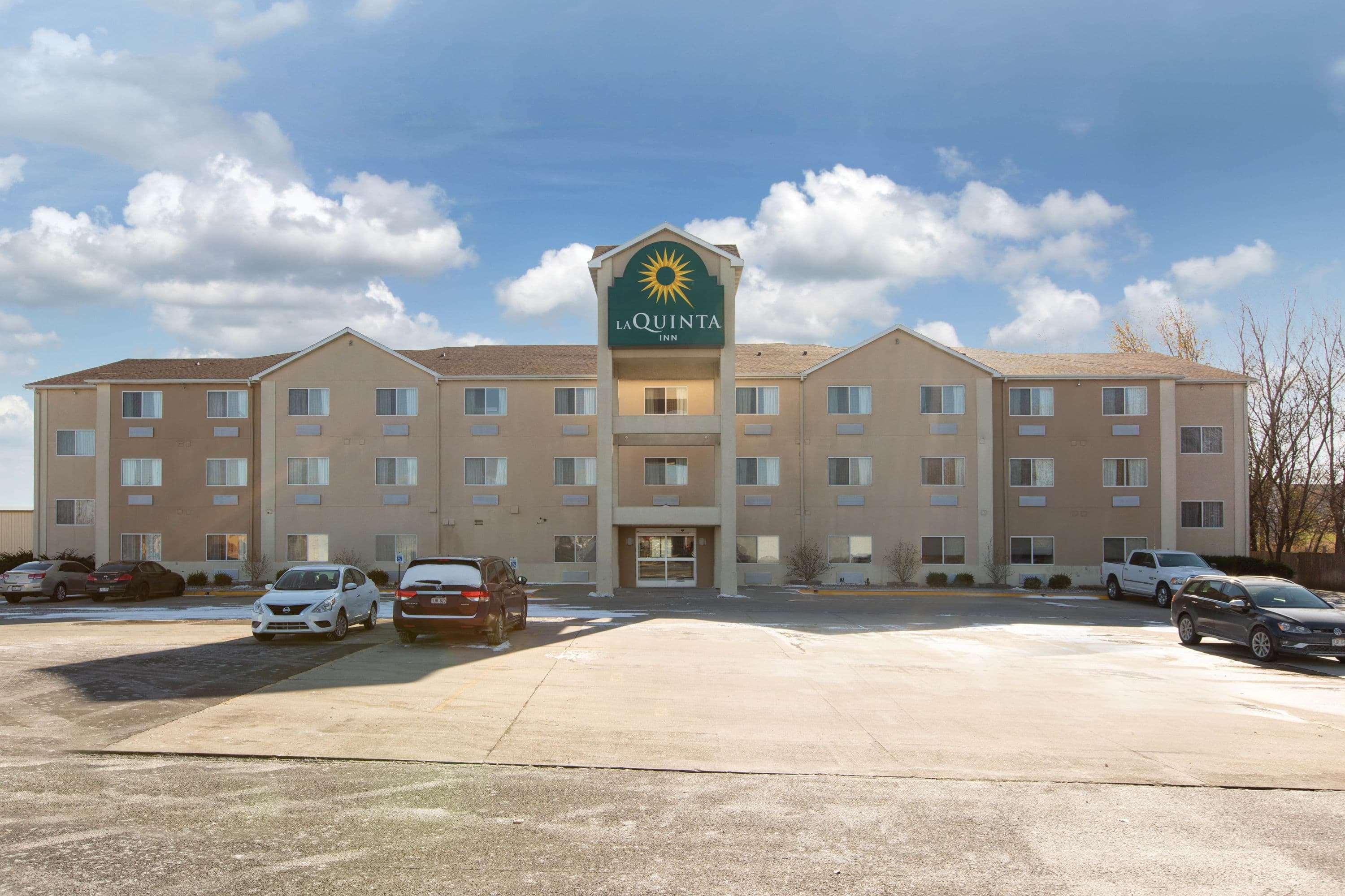 La Quinta Inn By Wyndham Lincoln Exterior photo