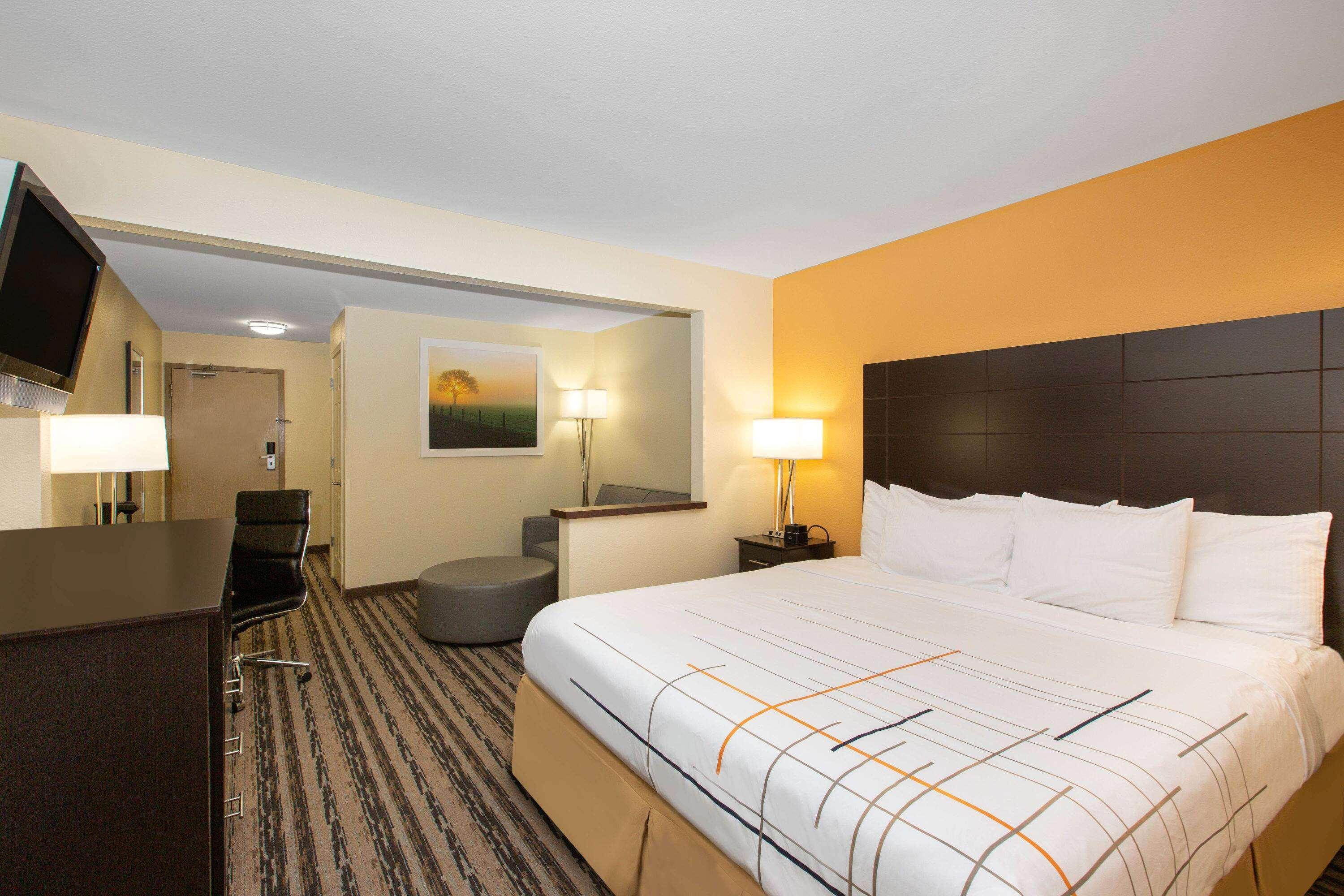 La Quinta Inn By Wyndham Lincoln Exterior photo