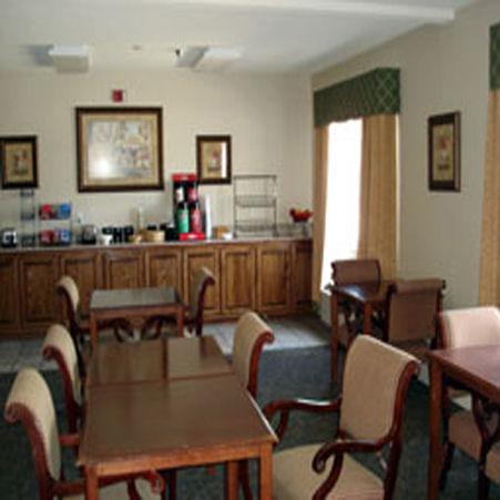La Quinta Inn By Wyndham Lincoln Exterior photo