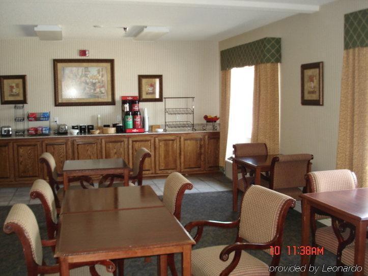 La Quinta Inn By Wyndham Lincoln Restaurant photo