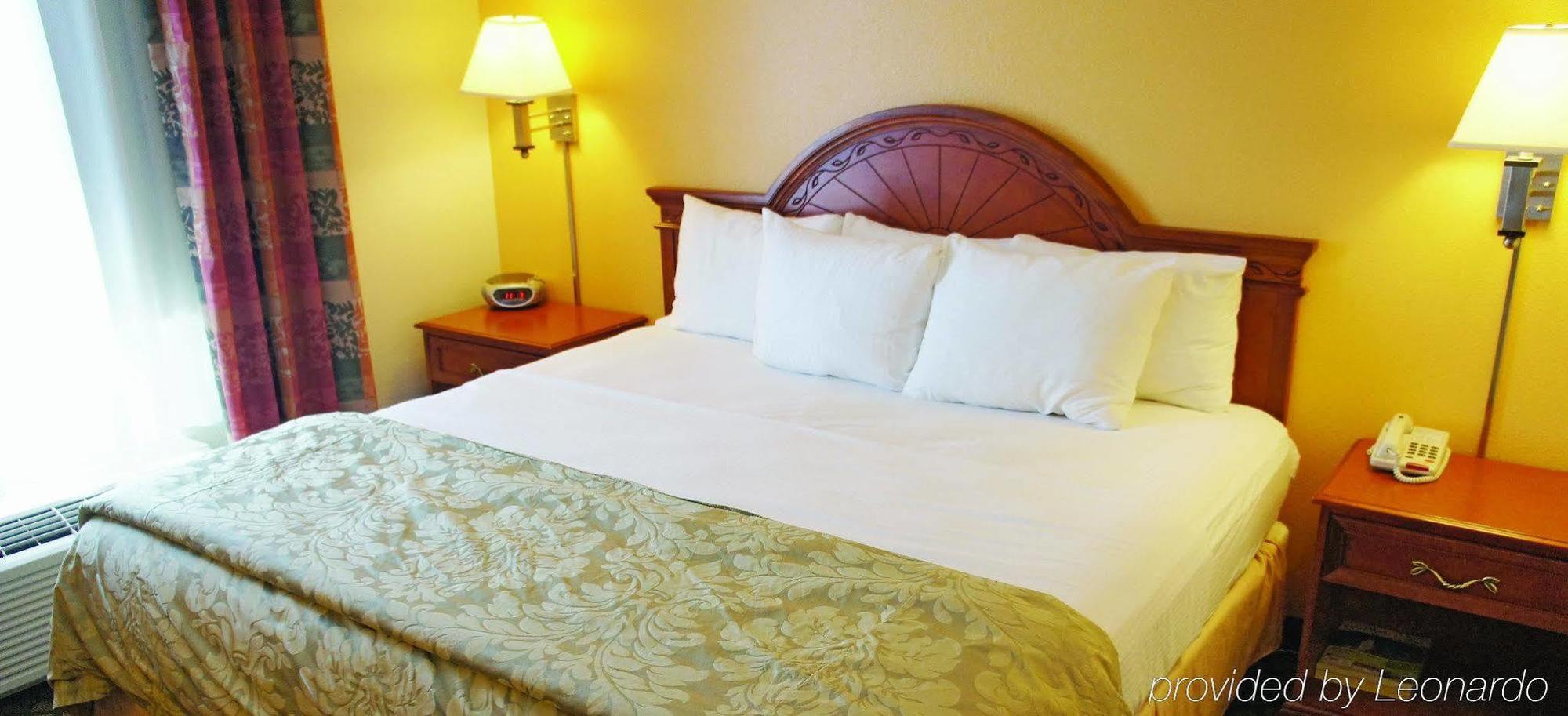 La Quinta Inn By Wyndham Lincoln Exterior photo